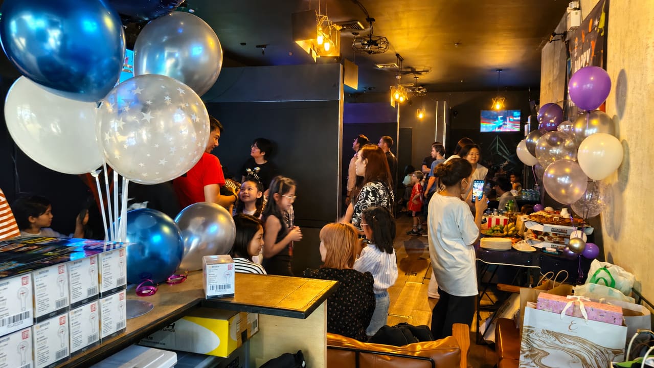 Birthday party guests with balloon decorations at Total VR