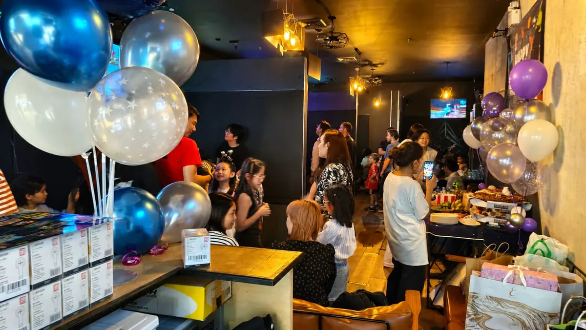 Birthday party guests with balloon decorations at Total VR